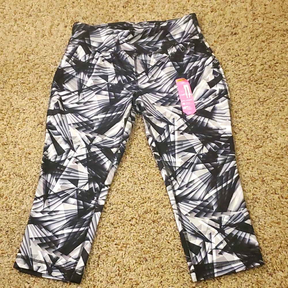 Danskin Now performance capri